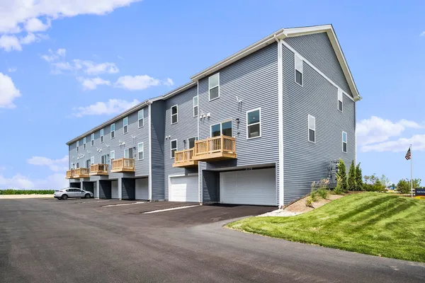 $324,990 | 885 Briar Gln Court, Hampshire, IL 60140