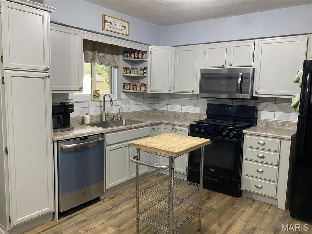 22 St George Drive Belleville, IL 62221 - Photo 5 of 65