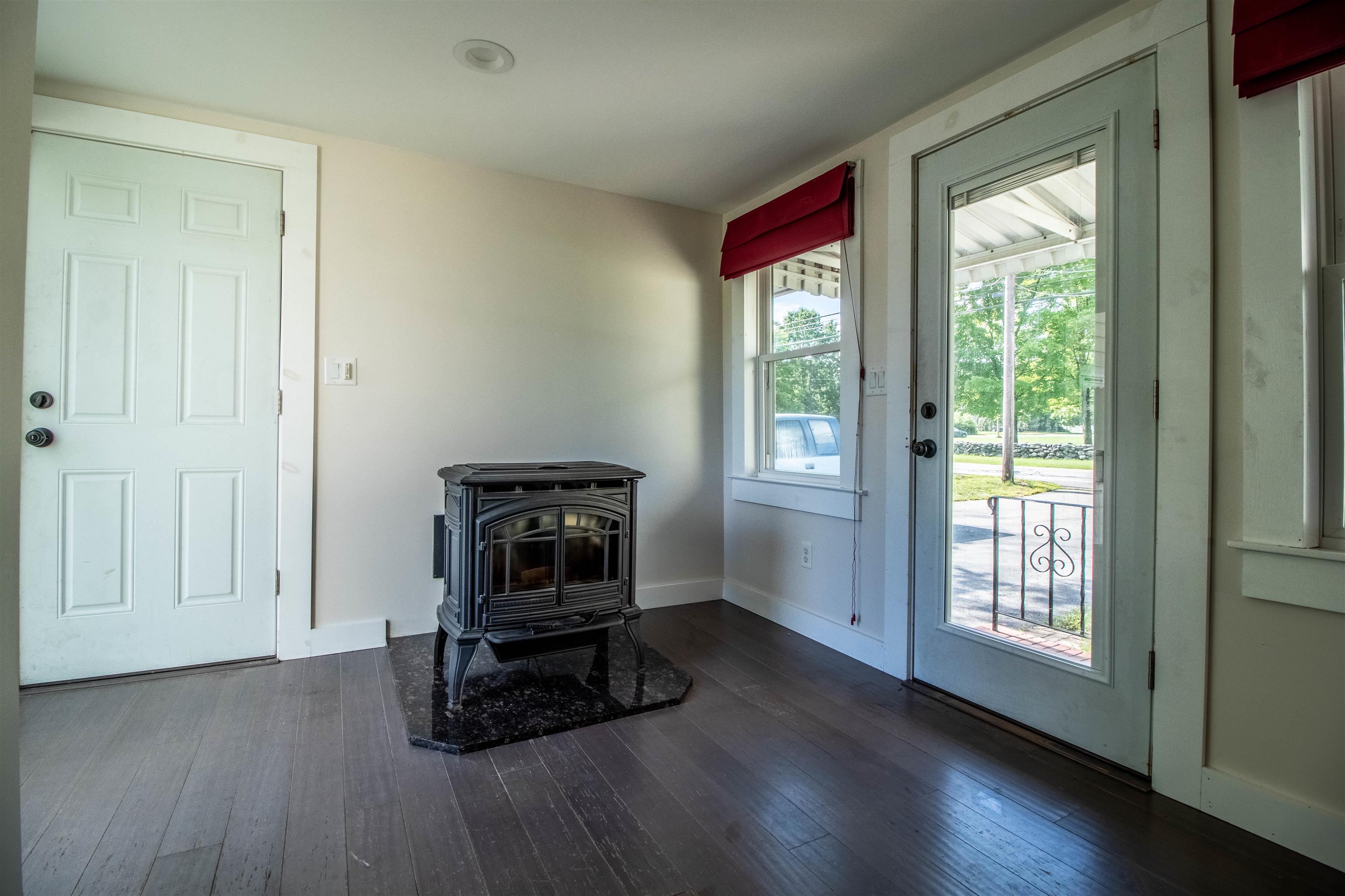 564 Salmon Falls Road Rochester, NH 03868 - Photo 8 of 39