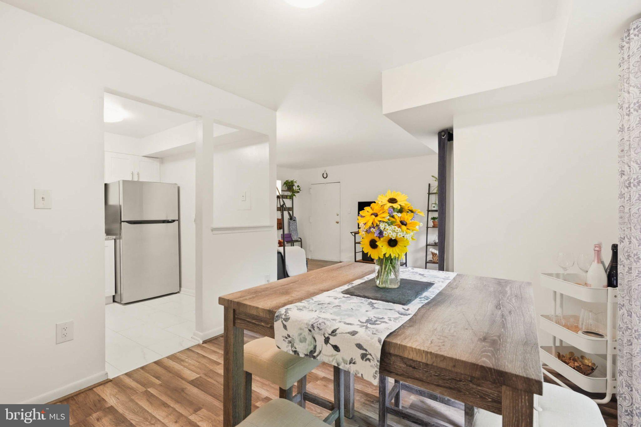 17816 Buehler Road, Unit 1B1 164 Olney, MD 20832 - Photo 9 of 29 Bright and inviting dining space.