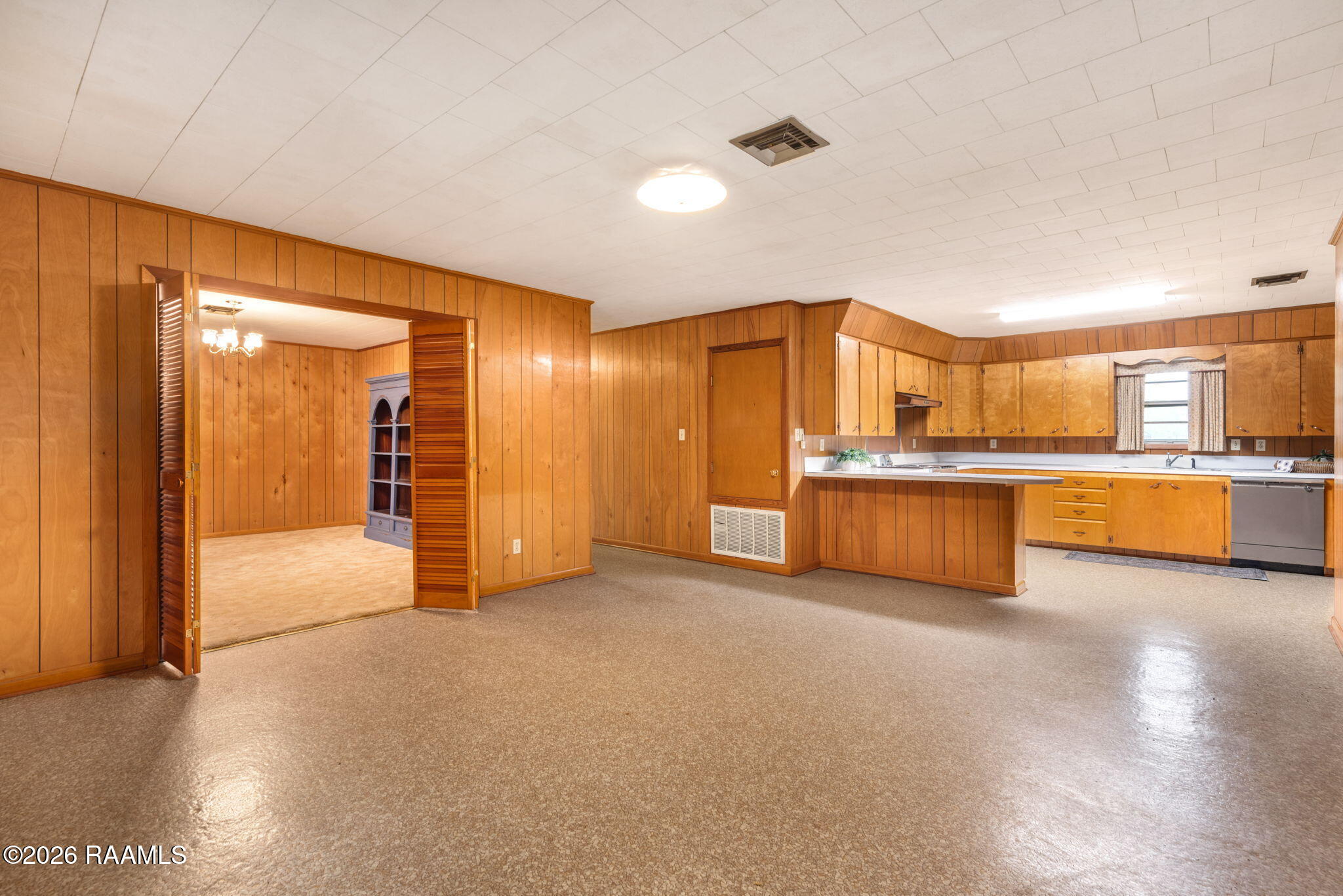2403 West Schambers Basile, LA 70515 - Photo 10 of 27 Living Area