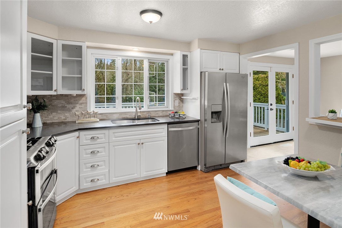 10028 Northeast 204th Street Bothell, WA 98011 - Photo 8 of 27 Gallery Image 8