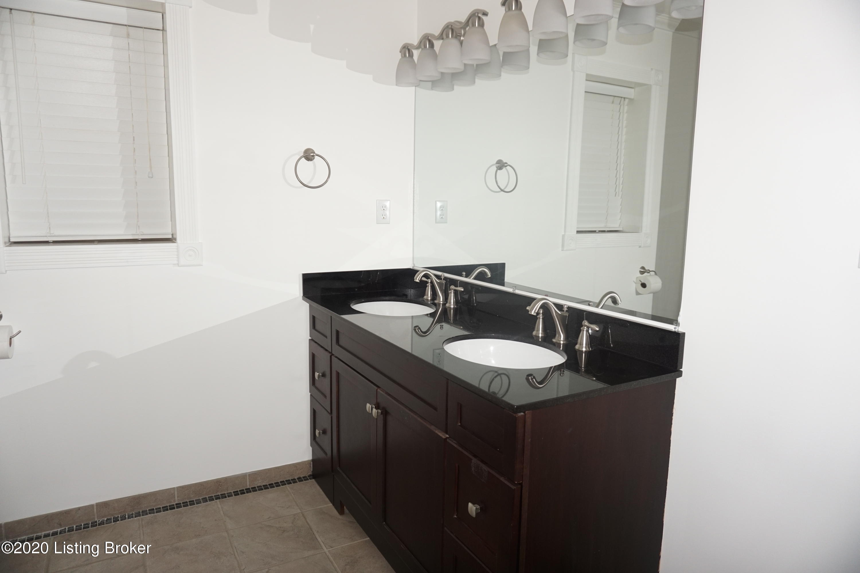 11200 Deering Road Louisville, KY 40272 - Photo 21 of 26 DSC03132