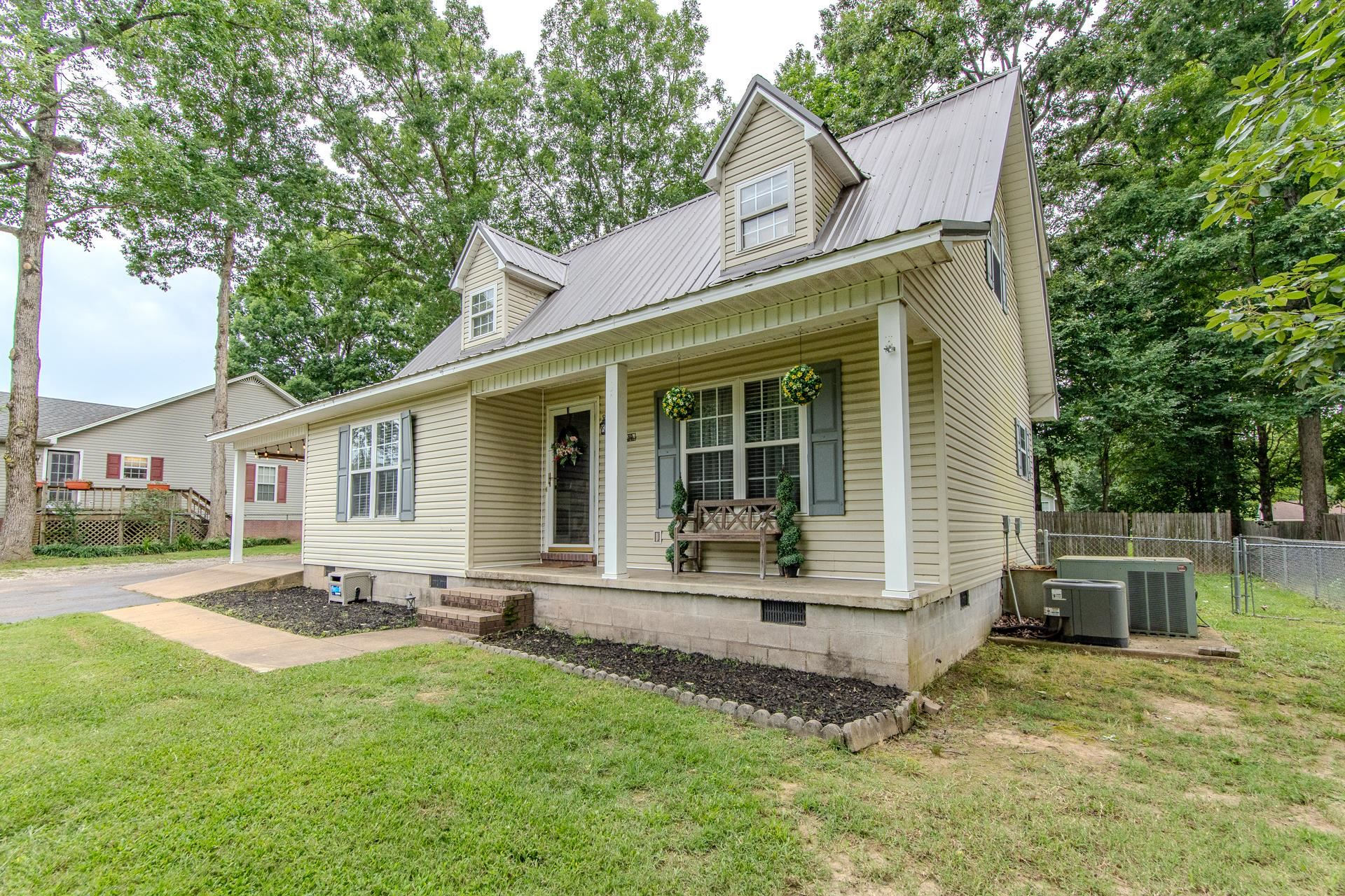 80 Tom Way Savannah, TN 38372 - Photo 2 of 33 a view of a house with backyard and sitting area
