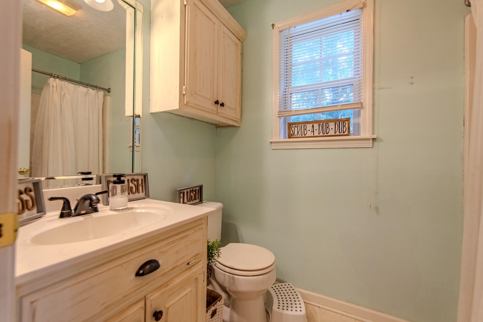 80 Tom Way Savannah, TN 38372 - Photo 28 of 33 a bathroom with a sink toilet and a mirror
