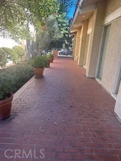a view of a house with backyard and garden