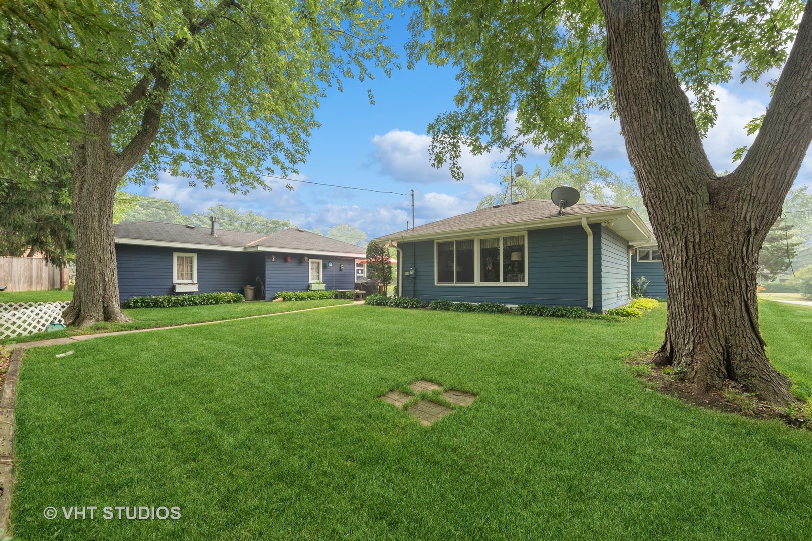 76 Golfview Road Lake Zurich, IL 60047 - Photo 7 of 24 a view of outdoor space yard and front view of a house