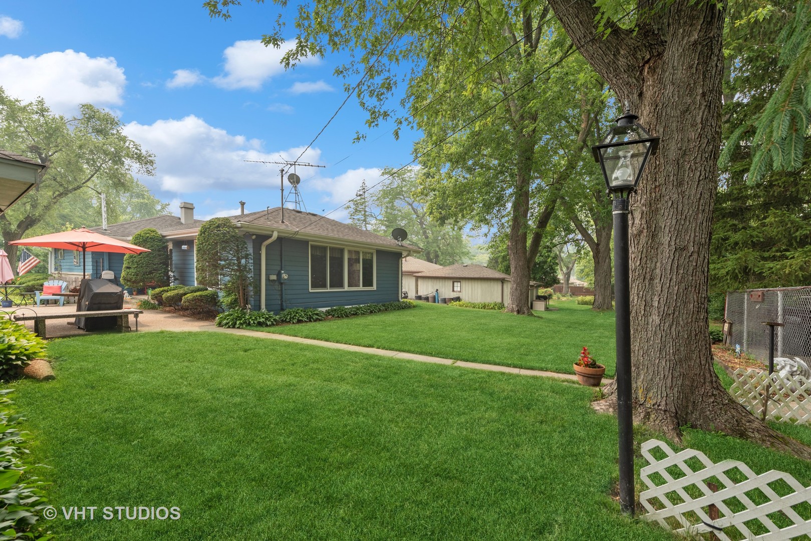 76 Golfview Road Lake Zurich, IL 60047 - Photo 8 of 24 a front view of a house with garden