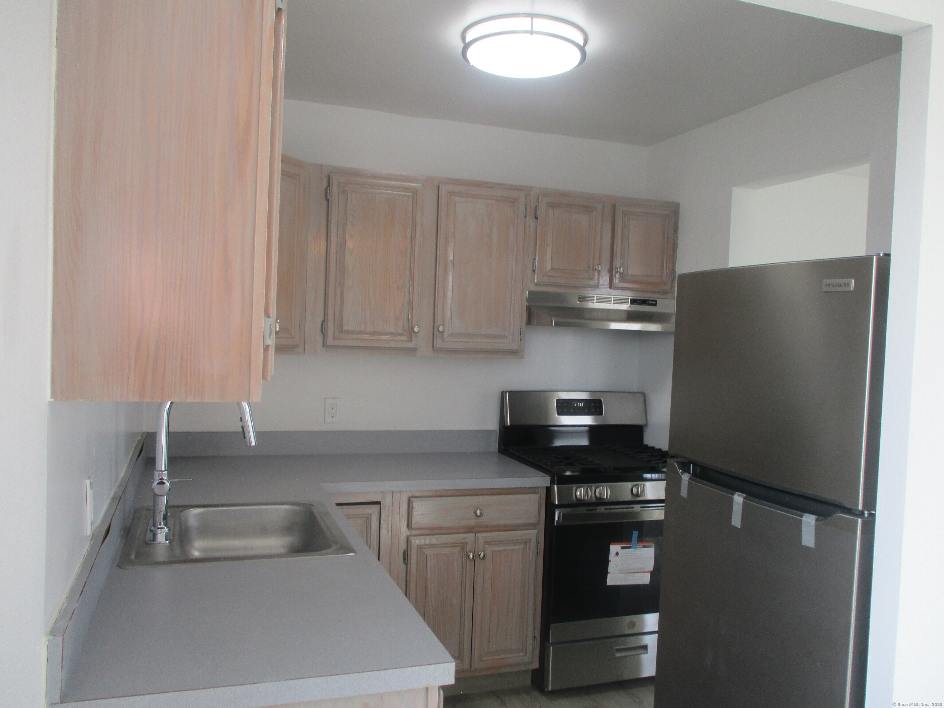 1 Walter Avenue, Unit 15 Norwalk, CT 06851 - Photo 15 of 27