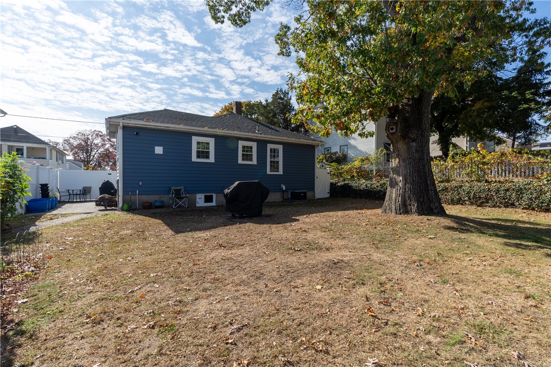 79 Morris Avenue Pawtucket, RI 02860 - Photo 4 of 24 Gallery Image 4