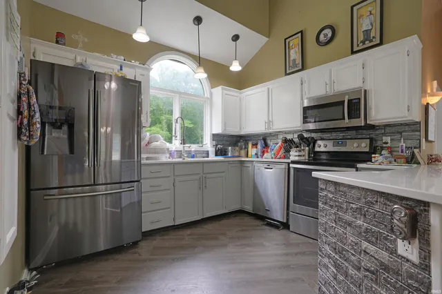 $355,900 | 6001 Felstead Road, Evansville, IN 47712