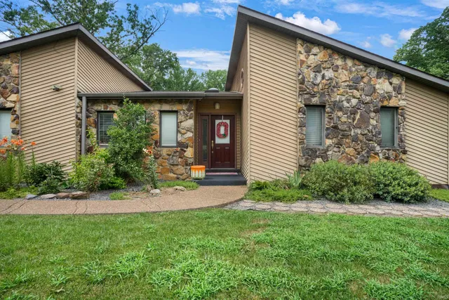 $355,900 | 6001 Felstead Road, Evansville, IN 47712