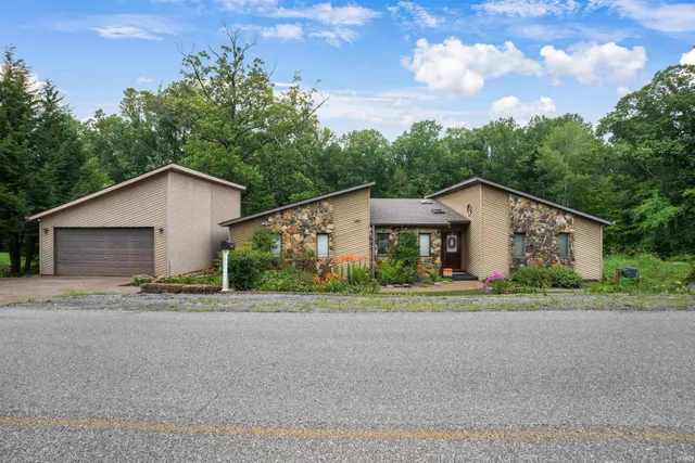 $355,900 | 6001 Felstead Road, Evansville, IN 47712