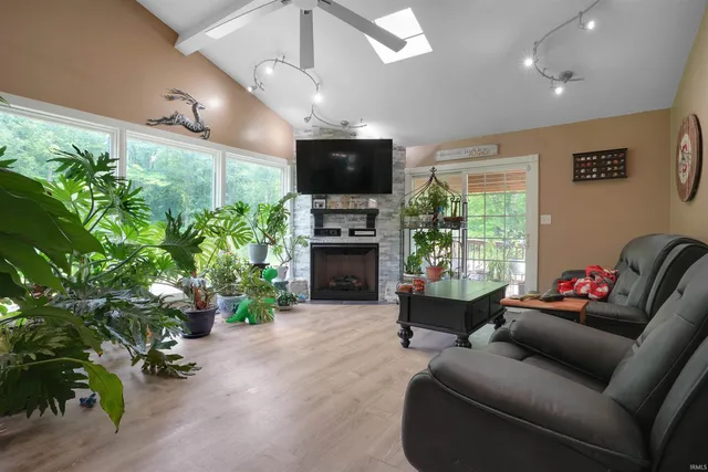 $355,900 | 6001 Felstead Road, Evansville, IN 47712