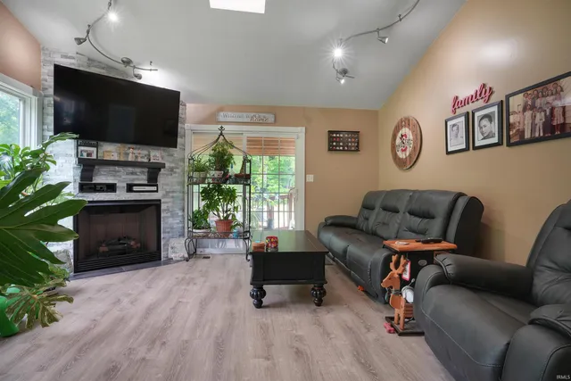 $355,900 | 6001 Felstead Road, Evansville, IN 47712