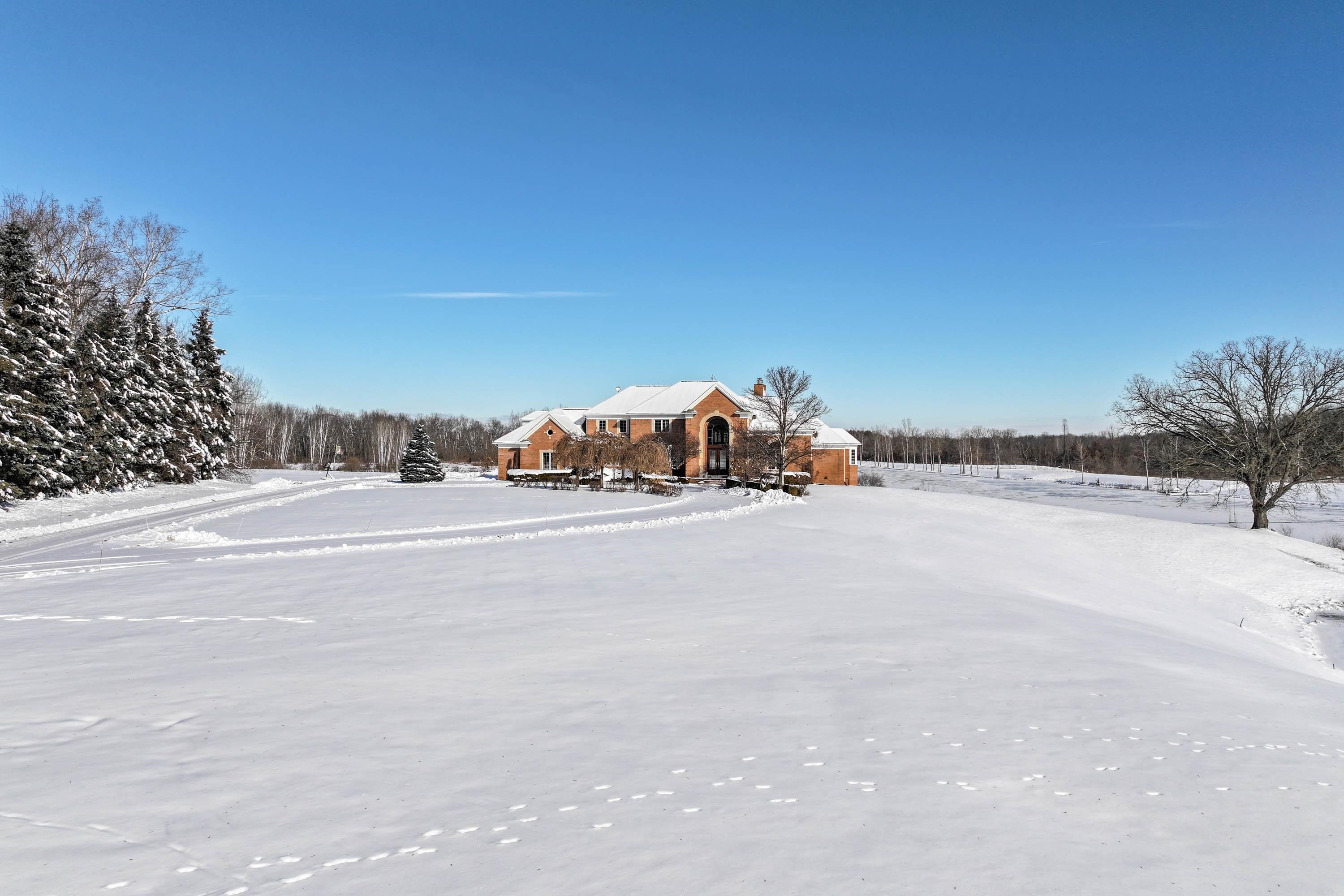 7441 Groveland Road Holly, MI 48442 - Photo 8 of 71 50123991-f5f68077-bbf2-48e8-a272-f5c48ccad6c7.JPG