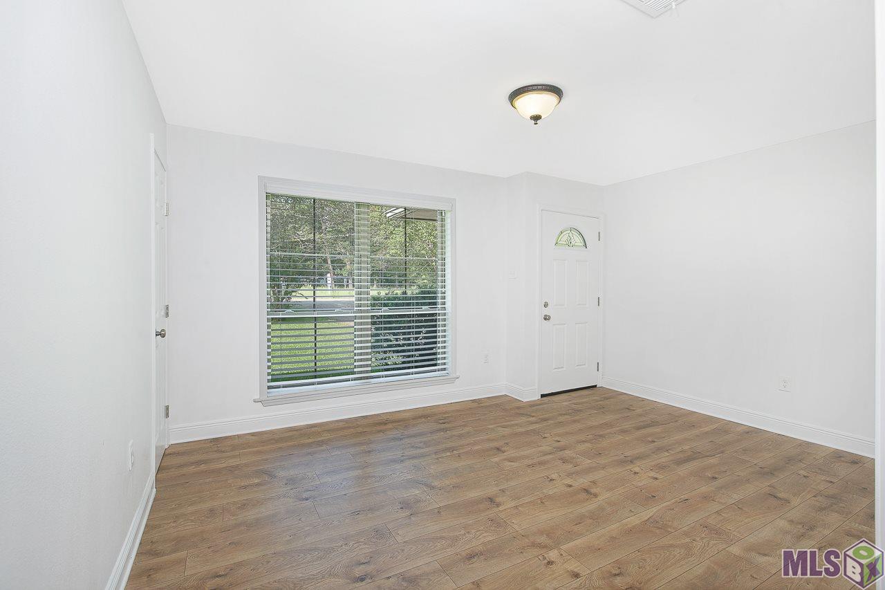 865 Rushing Road West Denham Springs, LA 70726 - Photo 6 of 13 Living Room