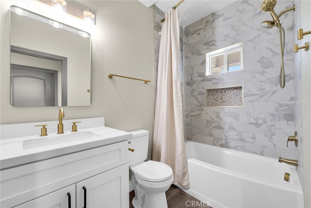 14388 Dove Canyon Drive Riverside, CA 92503 - Photo 16 of 38 a bathroom with a sink a toilet and a bathtub