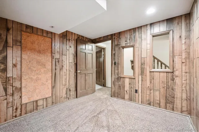 a view of an empty room with washing machine