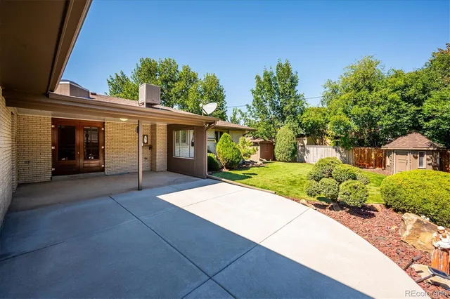 a view of an outdoor space