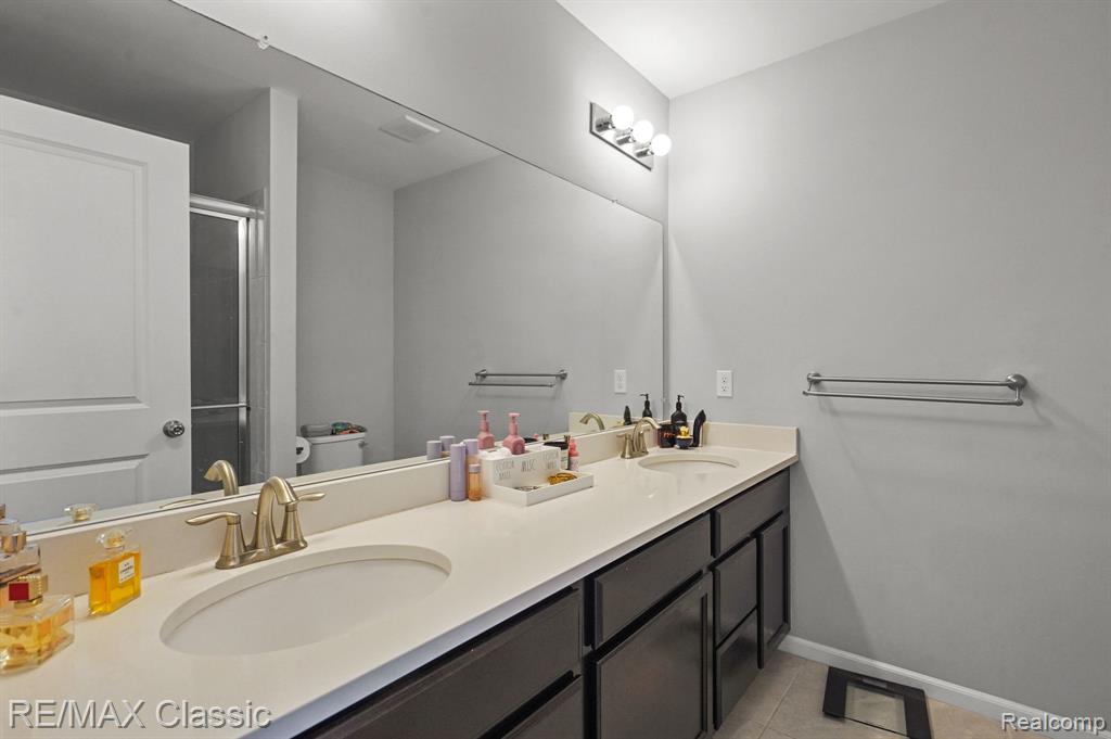 3281 Chambers West Wixom, MI 48393 - Photo 13 of 27