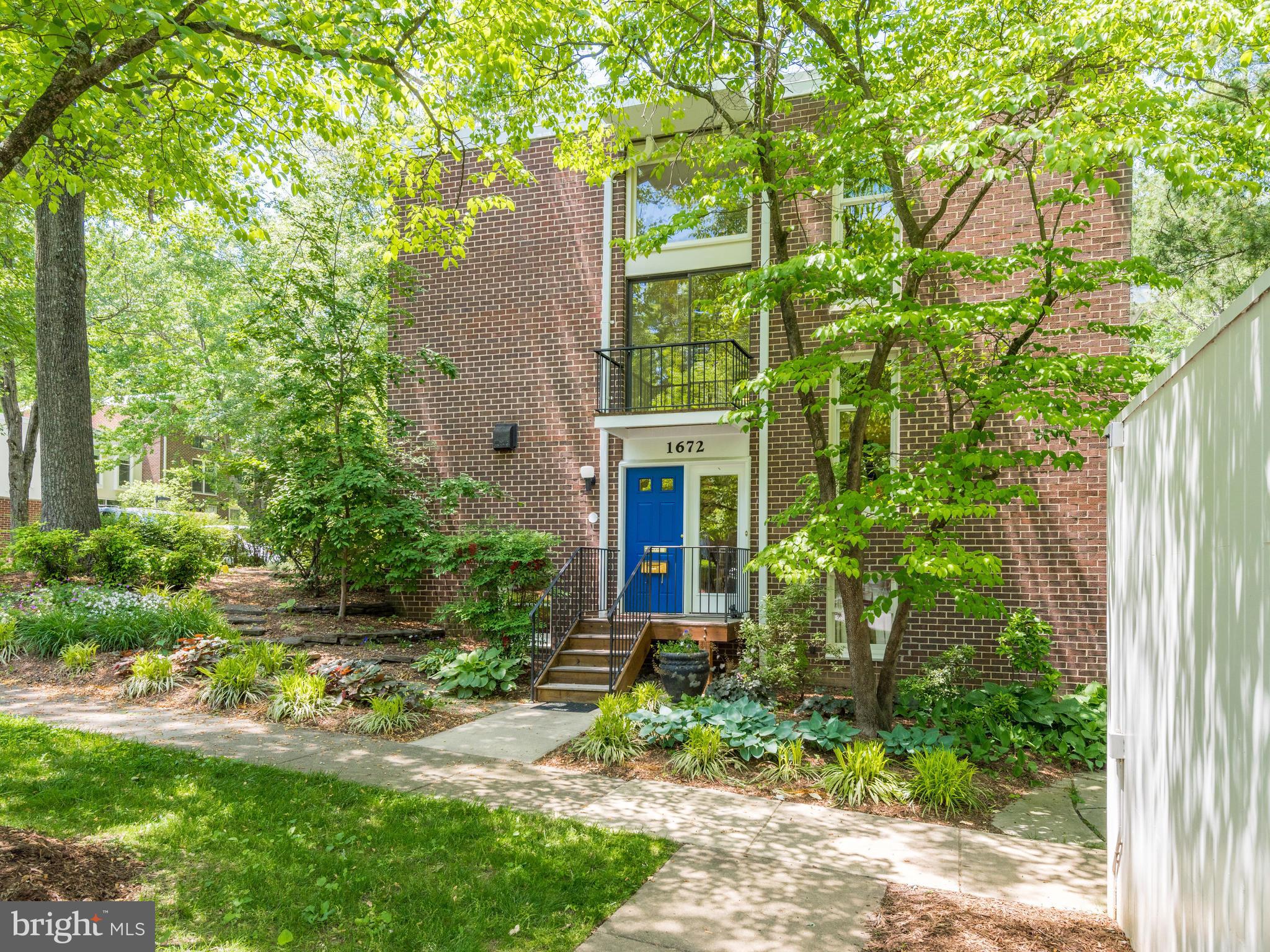 1672 Wainwright Drive Reston, VA 20190 - Photo 1 of 30 Exterior (Front)