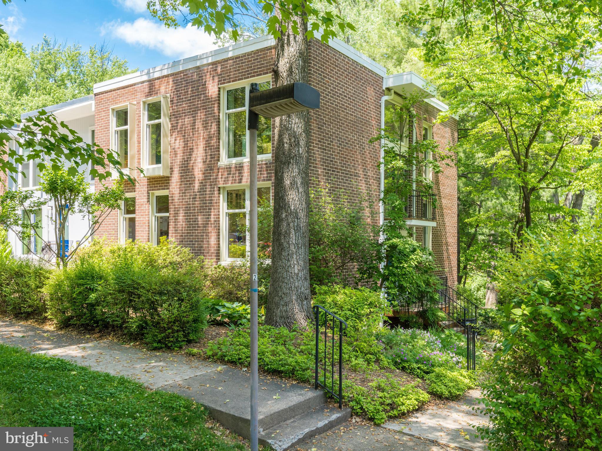 1672 Wainwright Drive Reston, VA 20190 - Photo 2 of 30 Exterior (General)