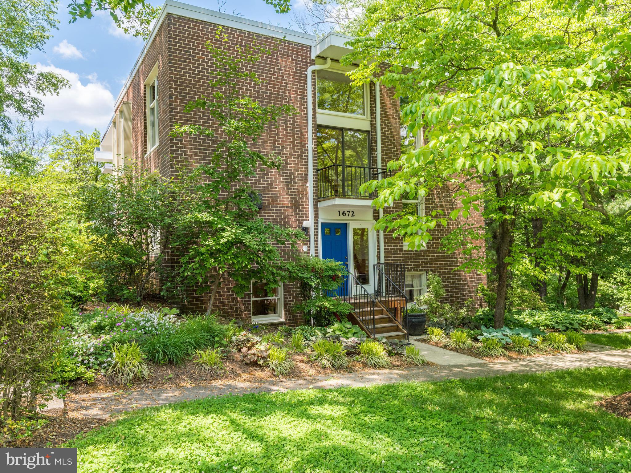 1672 Wainwright Drive Reston, VA 20190 - Photo 3 of 30 Exterior (Front)