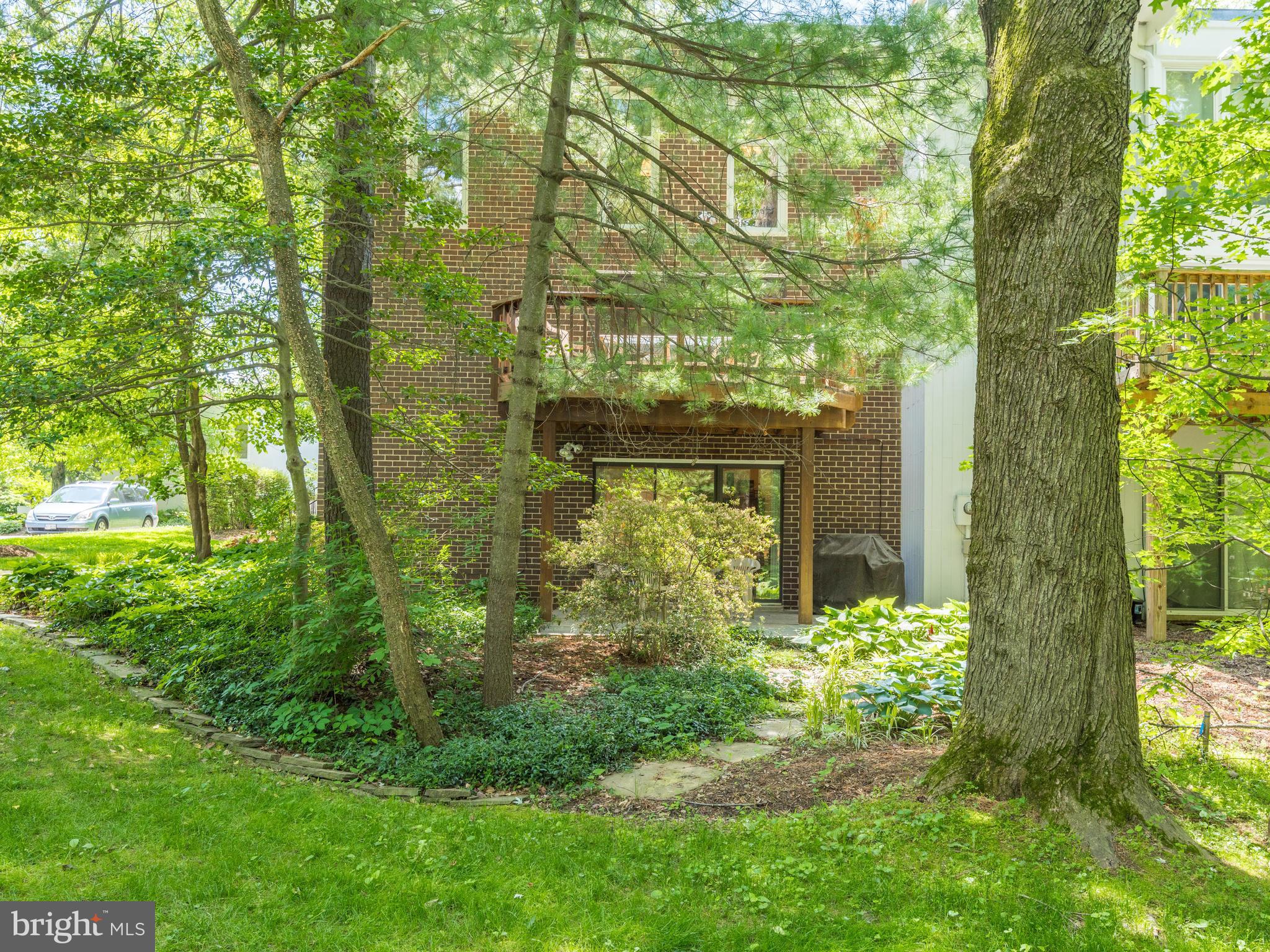 1672 Wainwright Drive Reston, VA 20190 - Photo 28 of 30 Exterior (Rear)