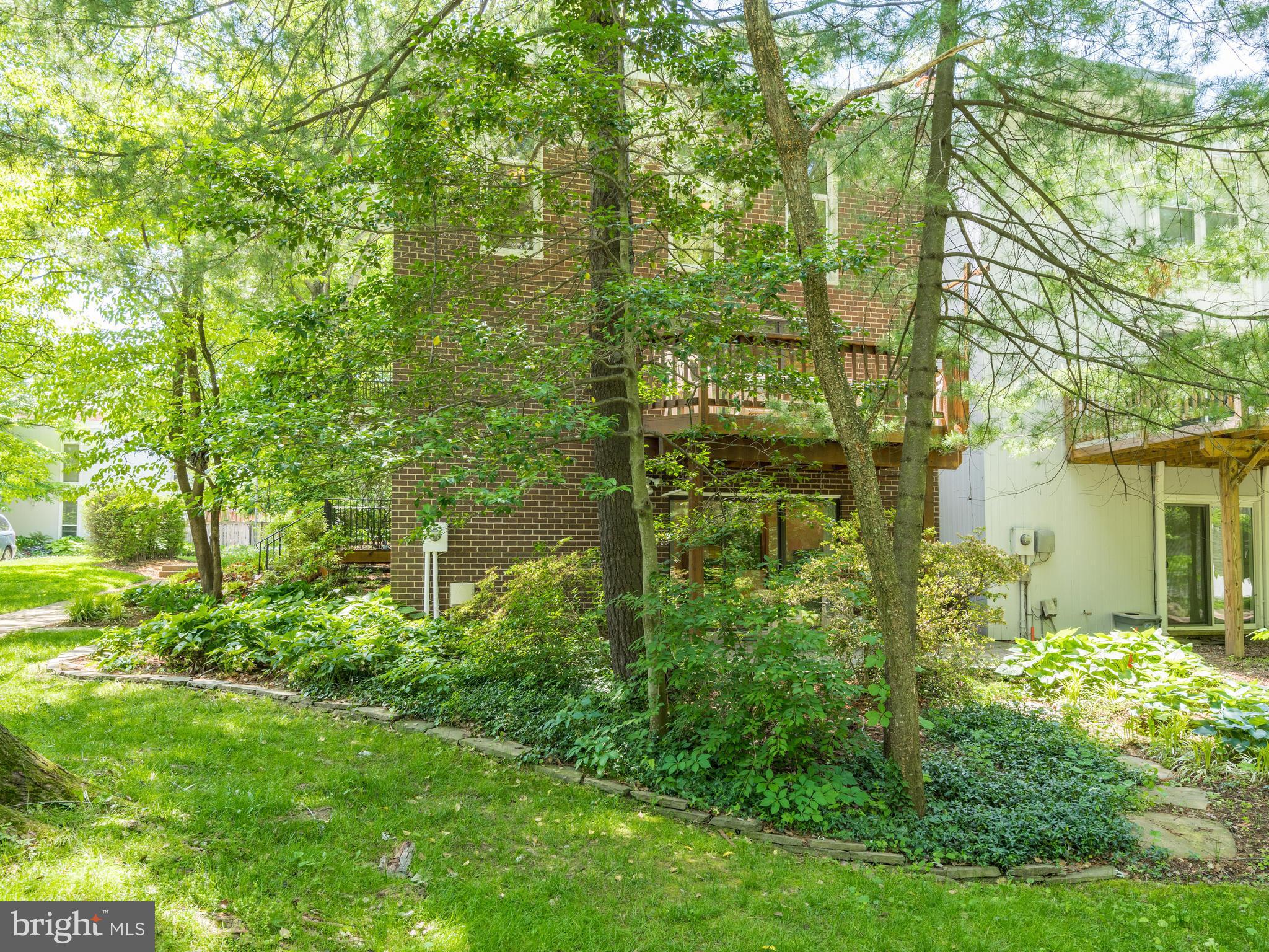 1672 Wainwright Drive Reston, VA 20190 - Photo 29 of 30 Exterior (Rear)