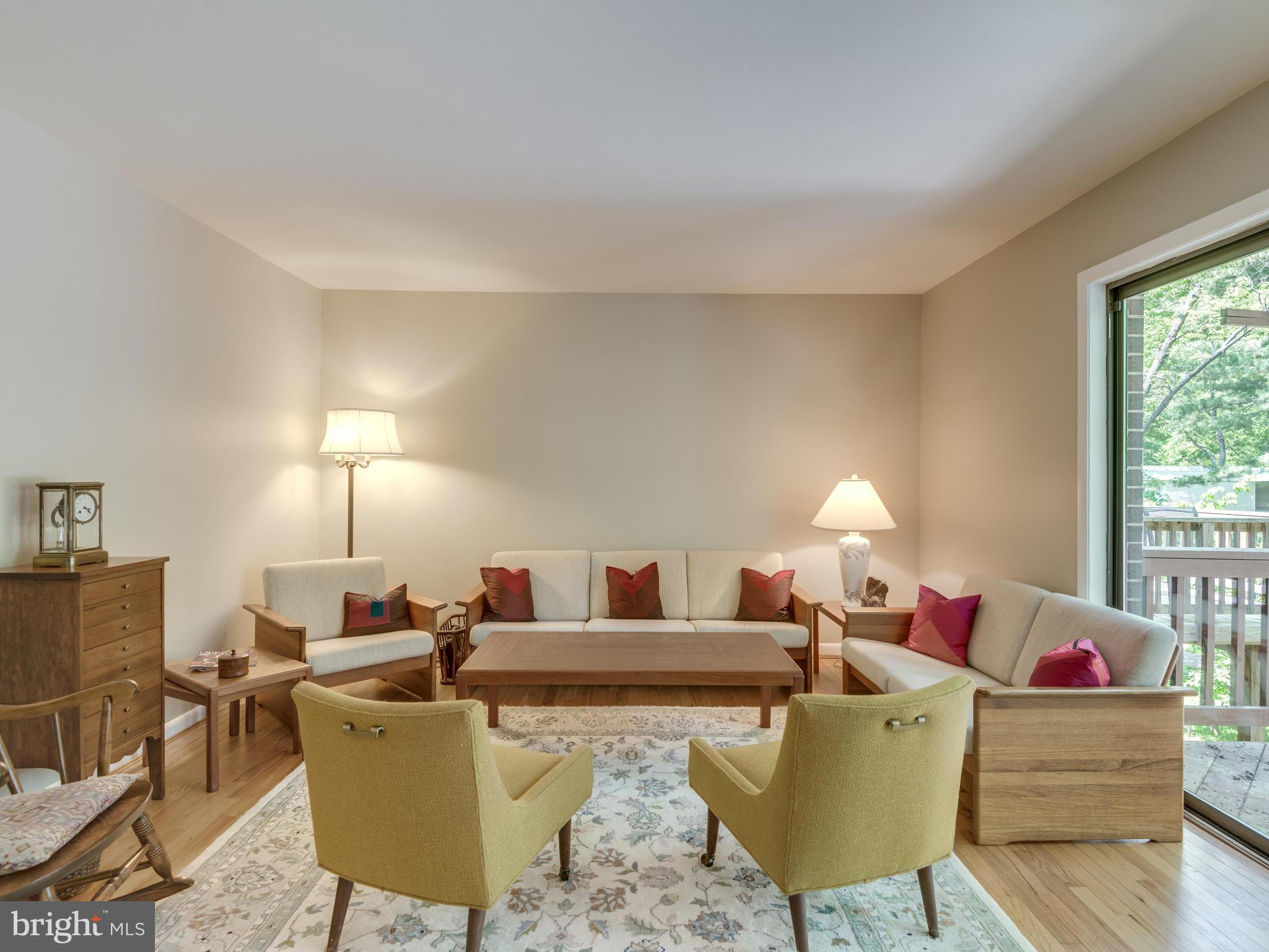 1672 Wainwright Drive Reston, VA 20190 - Photo 5 of 30 Living Room