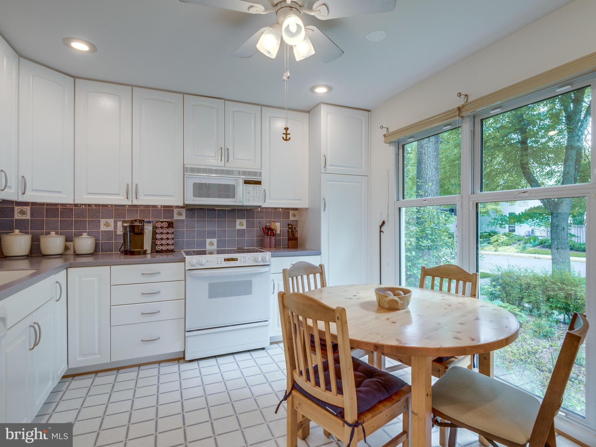 1672 Wainwright Drive Reston, VA 20190 - Photo 9 of 30 Kitchen