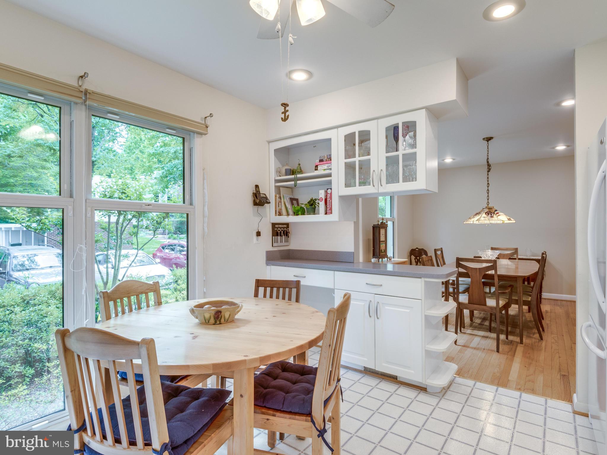 1672 Wainwright Drive Reston, VA 20190 - Photo 10 of 30 Kitchen