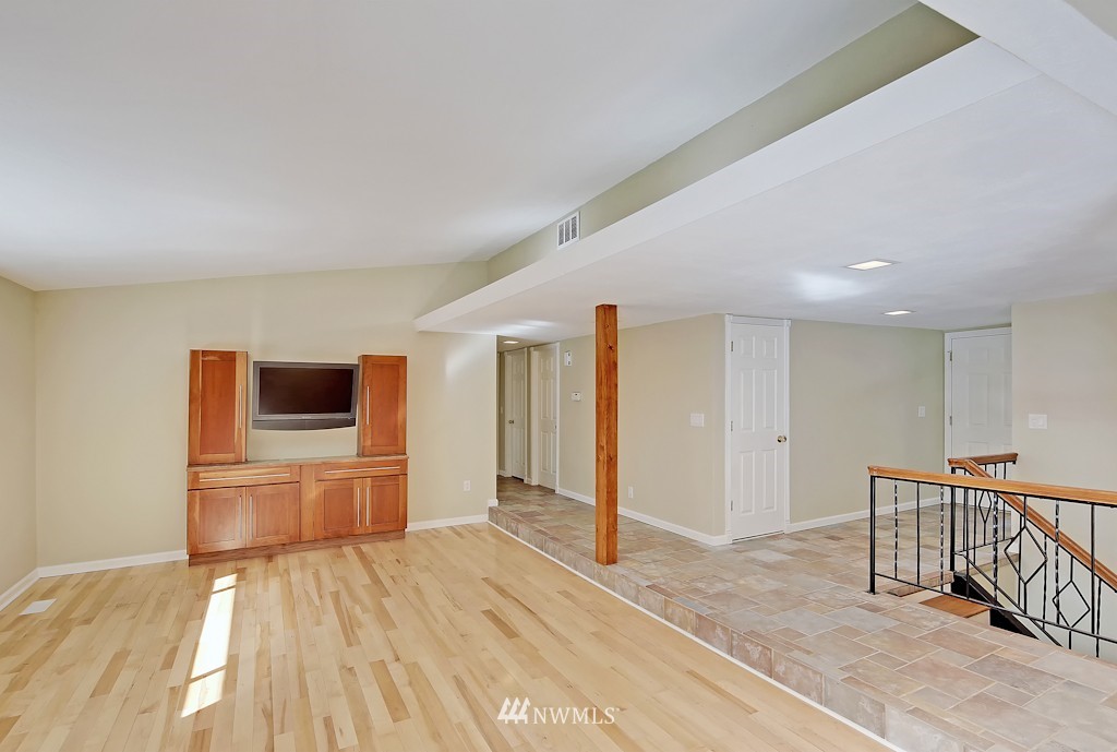 17821 Southeast 145th Street Renton, WA 98059 - Photo 5 of 24