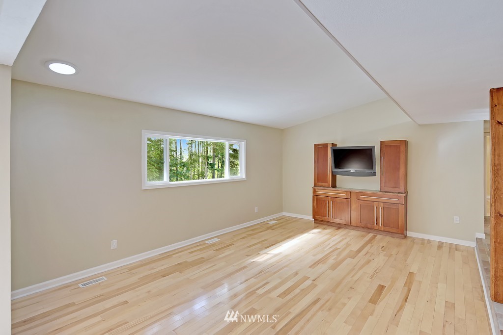 17821 Southeast 145th Street Renton, WA 98059 - Photo 6 of 24