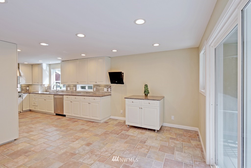 17821 Southeast 145th Street Renton, WA 98059 - Photo 8 of 24