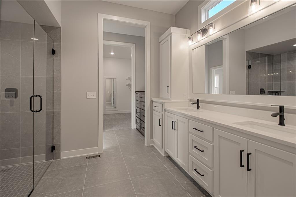 4624 Southwest Robinson Drive Lee's Summit, MO 64083 - Photo 12 of 39