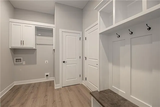 $623,830 | 4624 Southwest Robinson Drive, Lee's Summit, MO 64083