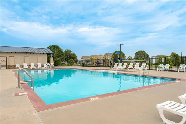 $623,830 | 4624 Southwest Robinson Drive, Lee's Summit, MO 64083