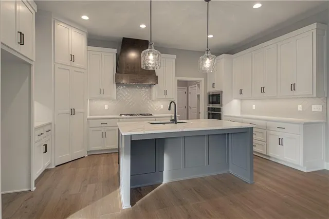 $623,830 | 4624 Southwest Robinson Drive, Lee's Summit, MO 64083