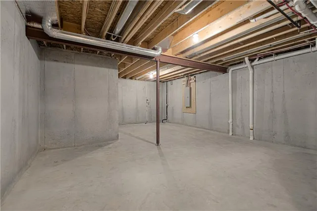 $623,830 | 4624 Southwest Robinson Drive, Lee's Summit, MO 64083