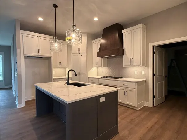 $623,830 | 4624 Southwest Robinson Drive, Lee's Summit, MO 64083