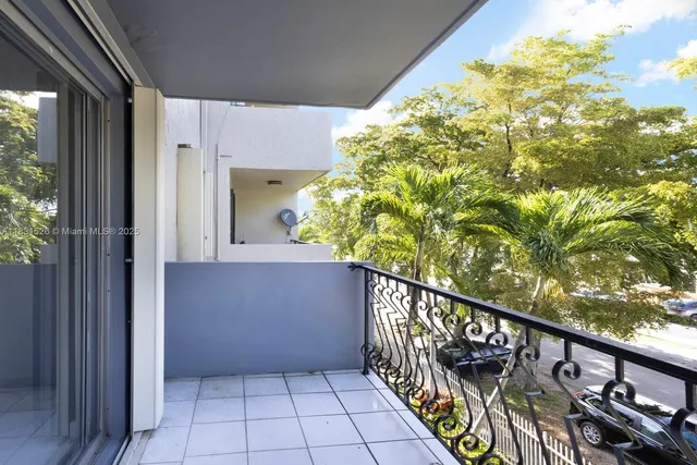 $199,900 | 3181 Southwest 13th Street, Unit 314, Miami, FL 33145