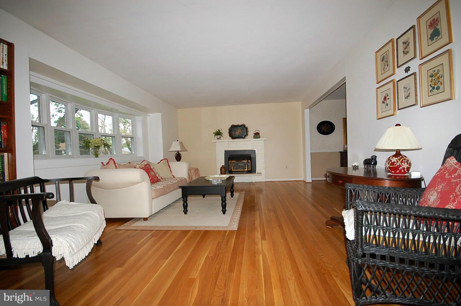 3901 Towanda Road Alexandria, VA 22303 - Photo 3 of 30 Living Room