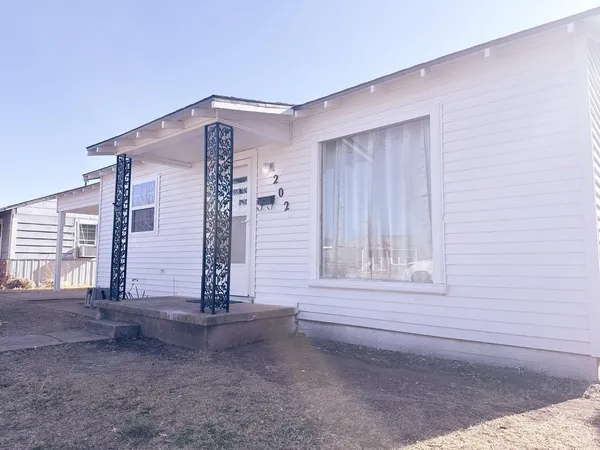 $98,000 | 202 East Roselawn Street, Plainview, TX 79072