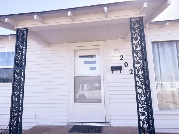 $98,000 | 202 East Roselawn Street, Plainview, TX 79072