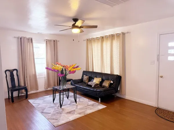 $98,000 | 202 East Roselawn Street, Plainview, TX 79072