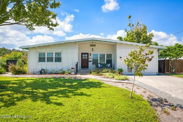 a view of backyard with a garden and plants