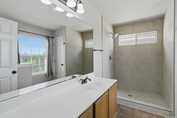 $2,100 | 21827 Goldcrest Run, San Antonio, TX 78258