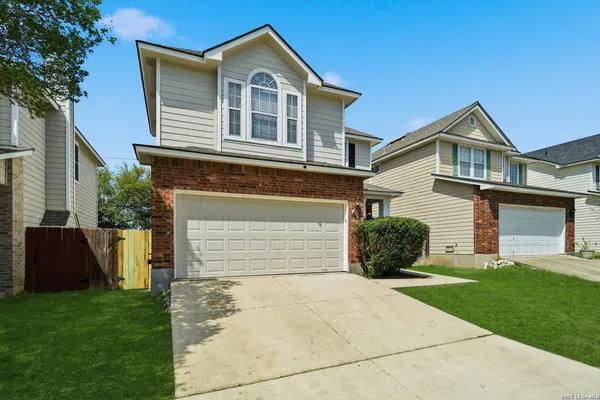 $2,100 | 21827 Goldcrest Run, San Antonio, TX 78258